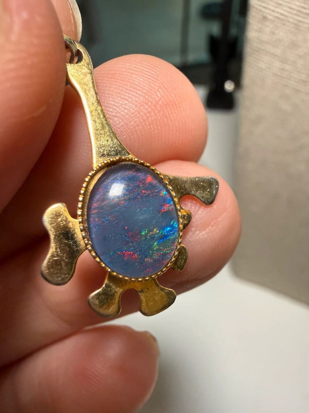 Vintage Gold Tone Turtle Pendant Iridescent Opal Cabochon Multicolor 1.5”